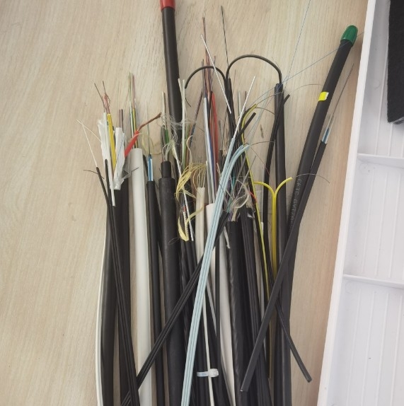 防天性単モード FTTH 室内ドロップケーブル 1-12 コア
