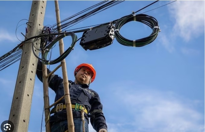 ボーク形 セルフサポート FTTH ドロップケーブル 4コア 携帯電話通信