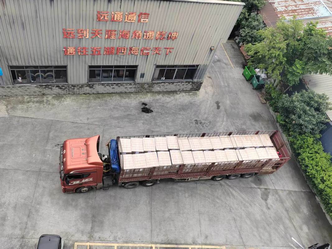 FTTHドロップケーブル用、金属補強LSZHシースおよび亜鉛メッキ鋼ロープ付き自己支持型バタフライ光ファイバーケーブル